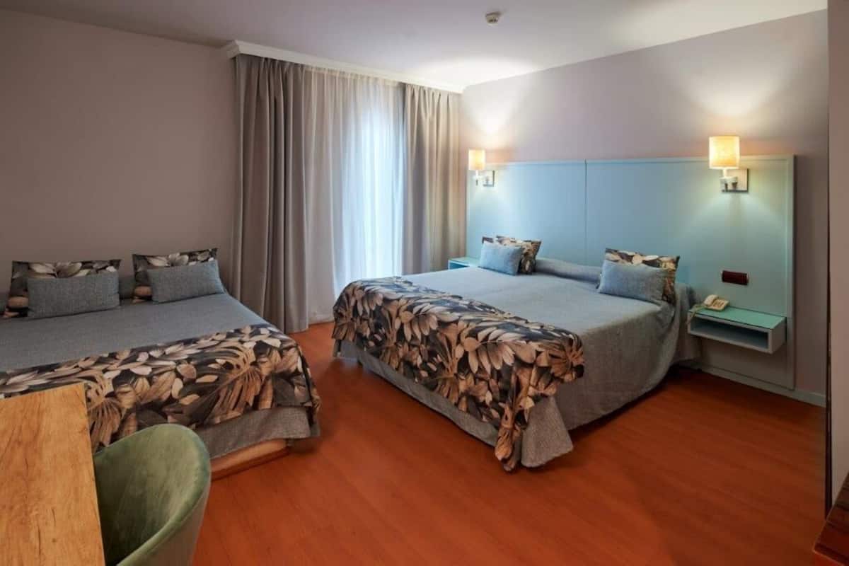 Quadruple Room, Terrace | 1 bedroom, minibar, in-room safe, desk