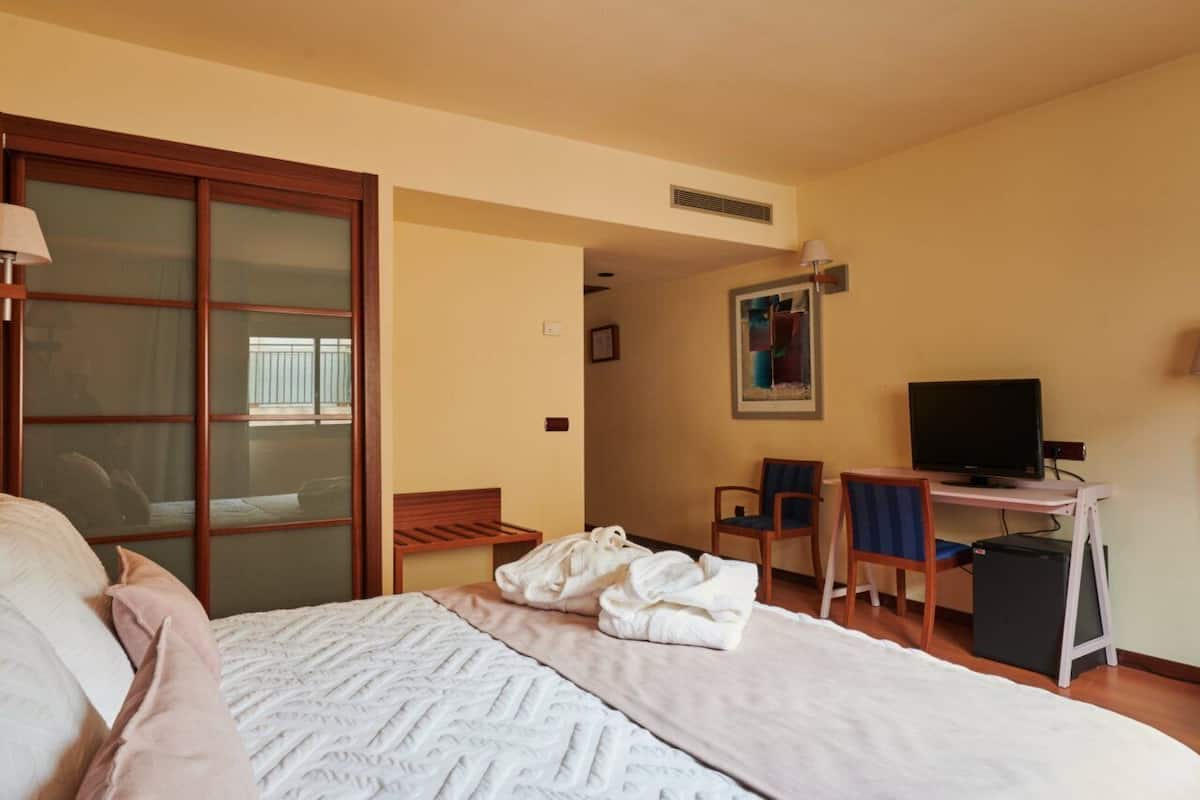 1 bedroom, minibar, in-room safe, desk