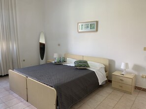 Basic Double Room, 1 Double Bed, Garden View | Desk, blackout curtains, cots/infant beds, free wired Internet