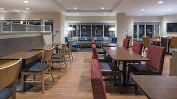 Sudah termasuk sarapan prasmanan setiap hari