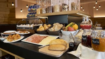Free daily continental breakfast