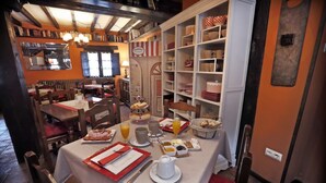 A breakfast setting with a table set for two, featuring a variety of food items and beverages. - Posada Reserva Verde (Los Tojos)