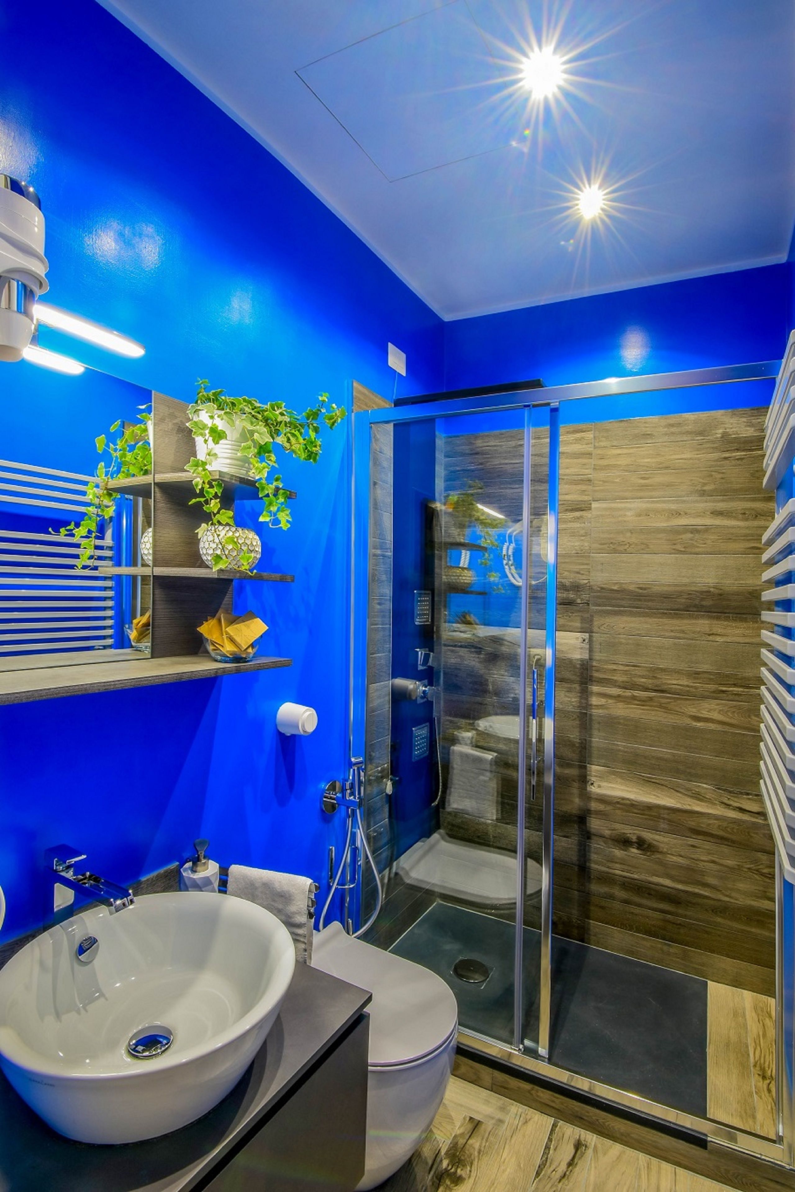 Basic Double Room, 1 King Bed, City View | Bathroom | Shower, rainfall showerhead, free toiletries, hair dryer