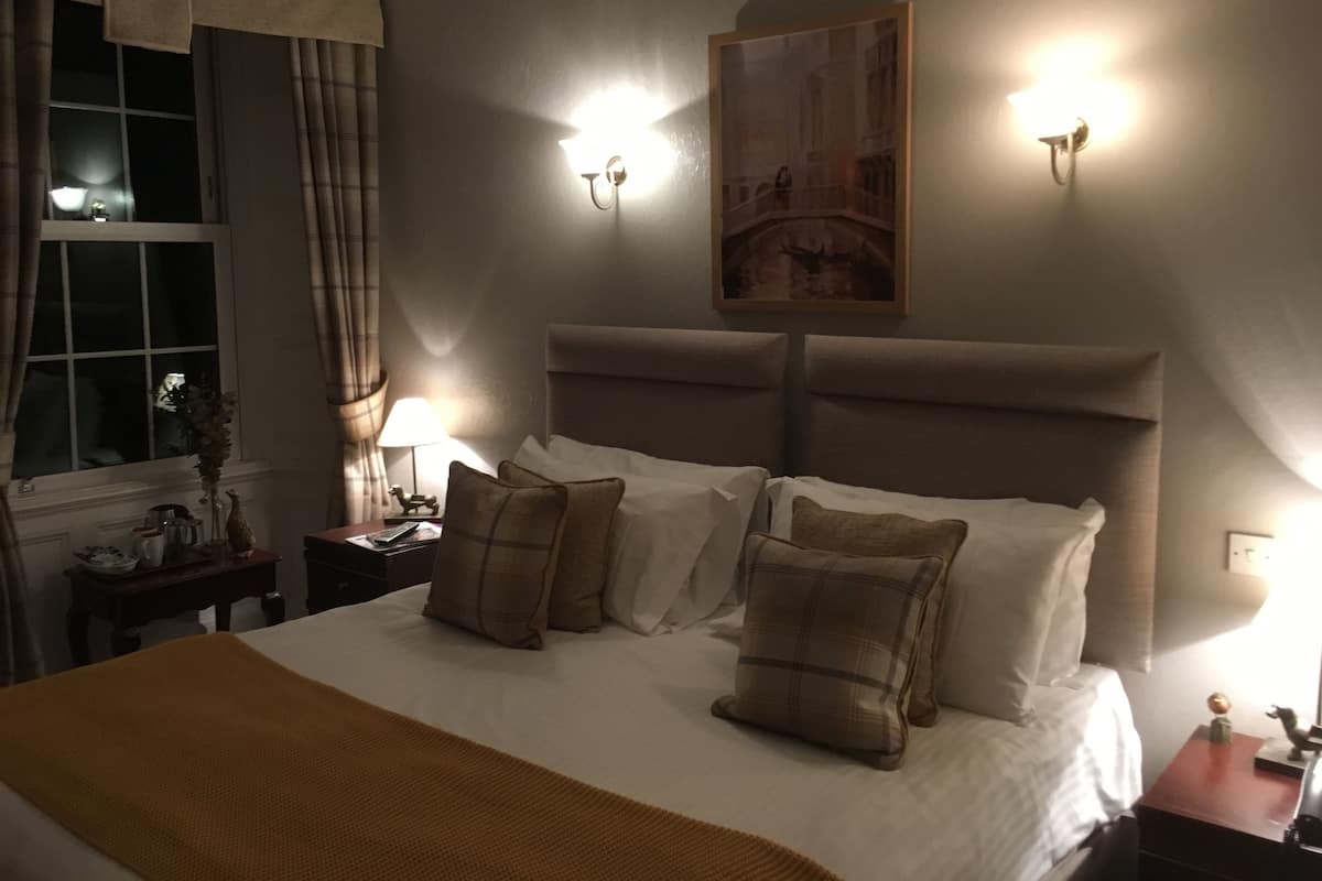 Basic Double Room | Premium bedding, desk, iron/ironing board, free cribs/infant beds