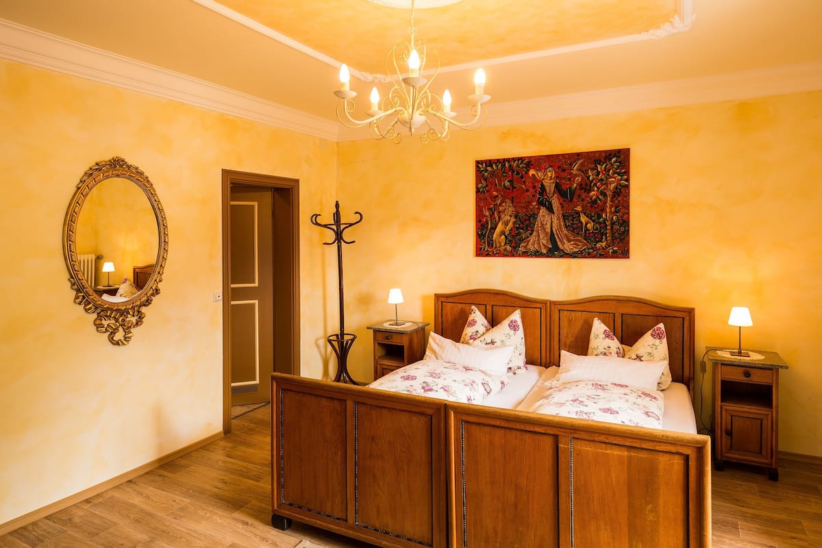 Traditional Triple Room, Balcony, Courtyard Area (Room 1) | Individually decorated, blackout drapes, free WiFi, bed sheets