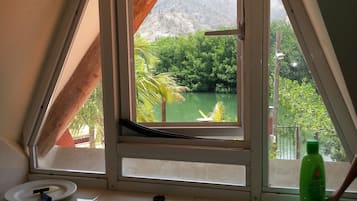 Quadruple Room | Bathroom | Towels