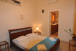 Deluxe Apartment, 2 Bedrooms | 1 bedroom, iron/ironing board, free cribs/infant beds, rollaway beds - George (Kalymnos)