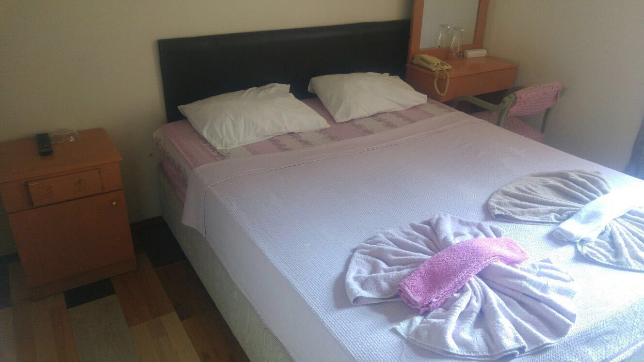 Doppia Standard | Una scrivania, ferro/asse da stiro, Wi-Fi gratuito