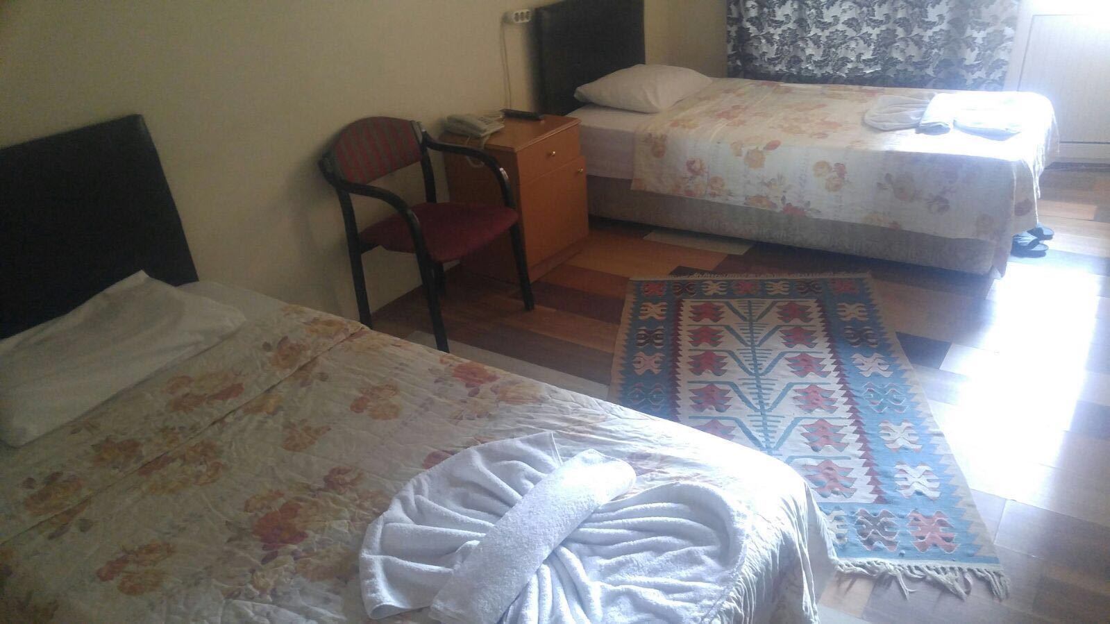 Tripla Standard | Una scrivania, ferro/asse da stiro, Wi-Fi gratuito