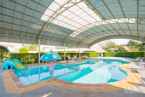 Outdoor pool, open 10 AM to 8 PM, sun loungers