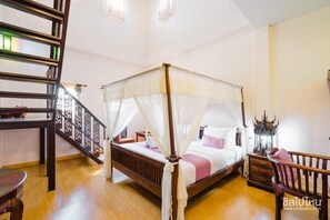 Family Room | Minibar, in-room safe, desk, free WiFi