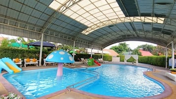 Outdoor pool, open 10 AM to 8 PM, pool loungers