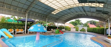 Outdoor pool, open 10 AM to 8 PM, pool loungers