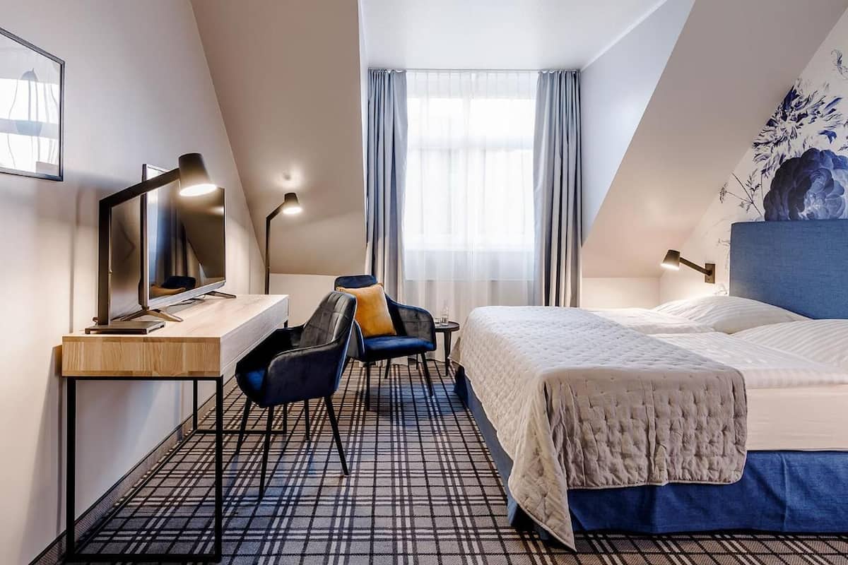 1 bedroom, premium bedding, minibar, in-room safe