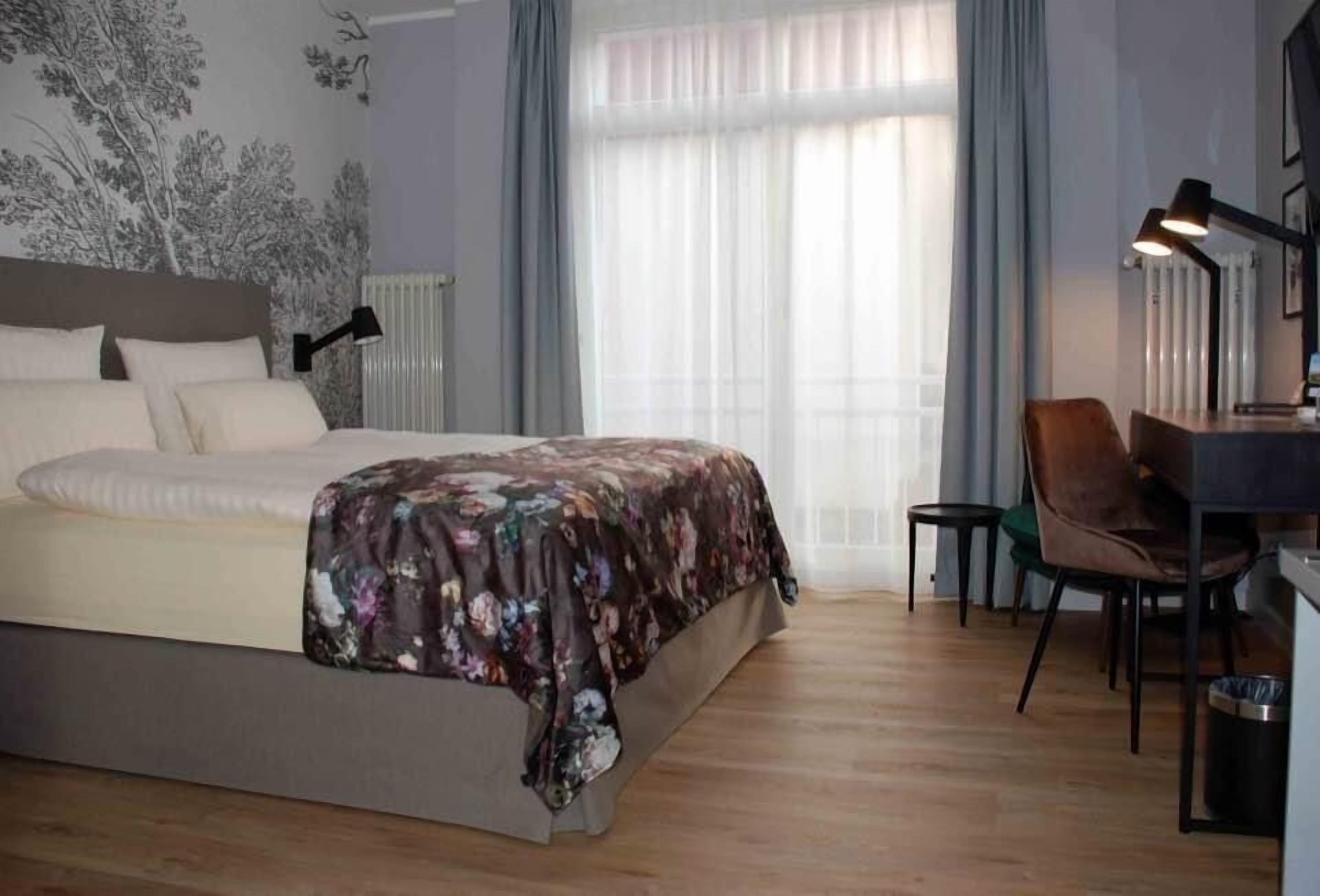 1 bedroom, premium bedding, minibar, in-room safe