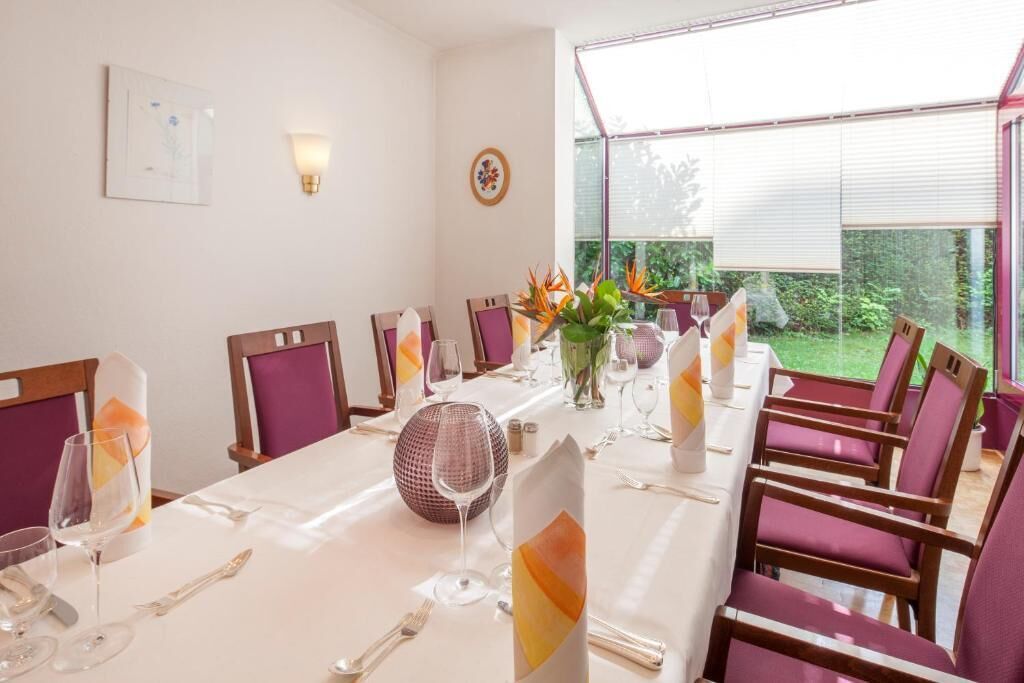 breakfast, lunch, dinner served; german cuisine