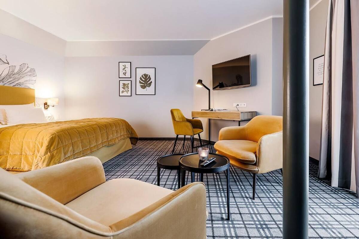 1 bedroom, premium bedding, minibar, in-room safe