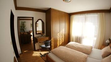 1 bedroom, in-room safe, desk, free WiFi