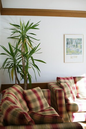 Lobby sitting area - Hotel St. Georg (Bad Reichenhall)