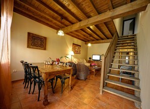 Appartement, vue montagne | Restauration dans la chambre