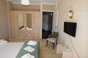 Free WiFi, bed sheets - Kinetta Apartments (Oropos)
