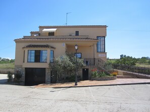 Fachada da propriedade