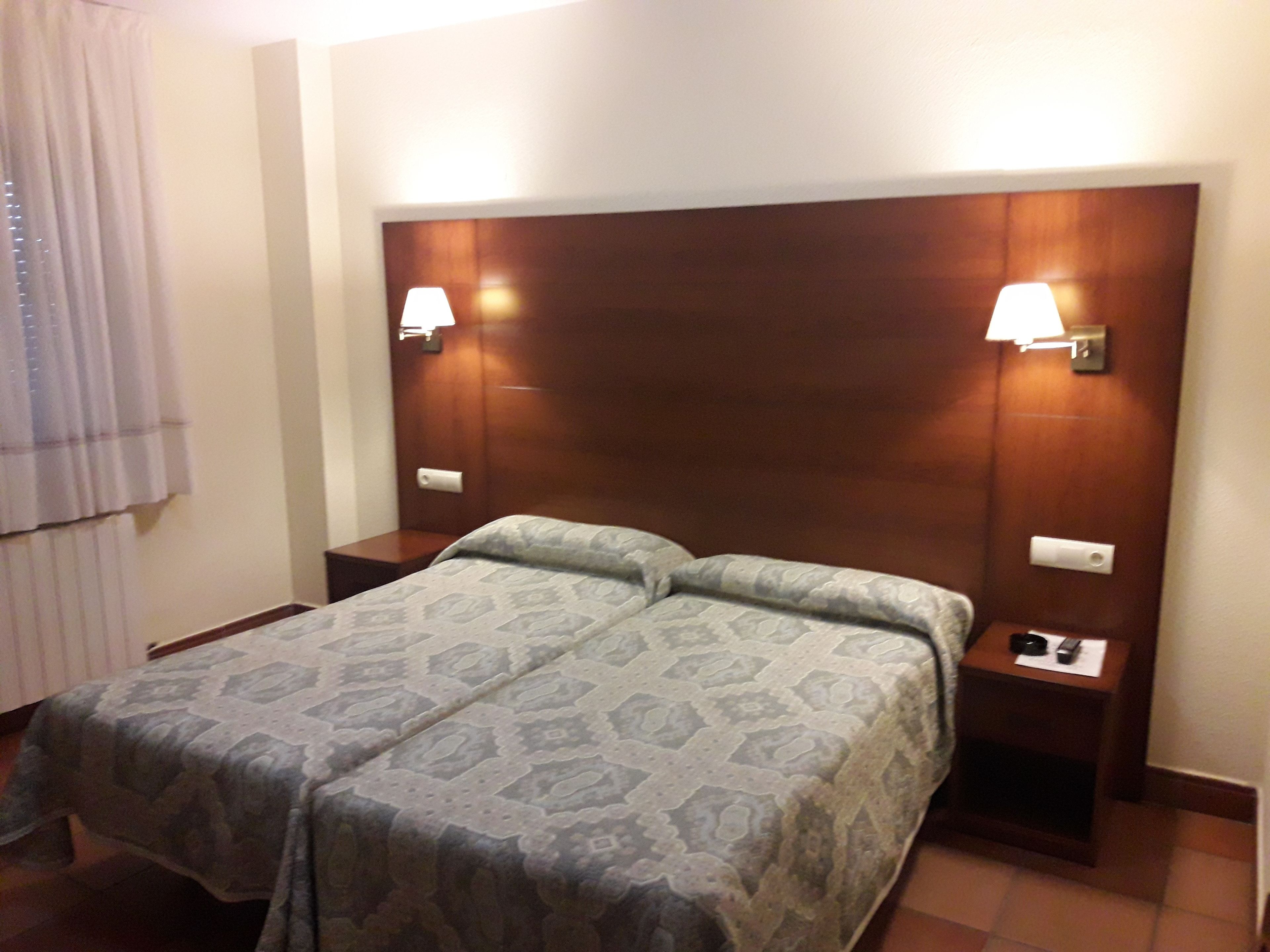 Tweepersoonskamer | Een bureau, verduisterende gordijnen, gratis wifi, beddengoed