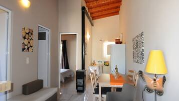 House, 2 Bedrooms | Living room | Flat-screen TV, fireplace