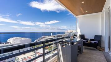 Apartamento urbano, 1 quarto, vista para o oceano, de frente para o oceano | Sacada