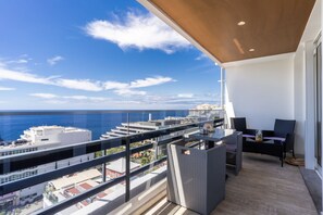 City Apartment, 1 Bedroom, Ocean View, Oceanfront | Balcony - Monumental Apartment (Funchal)