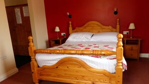 Double Room | Bed sheets - CHESHIRE MEWS (Hope Valley)