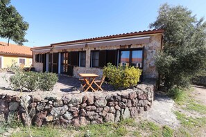 Comfort Double or Twin Room | Premium bedding, desk, soundproofing, cots/infant beds - Agriturismo Monte Istulargiu (Valledoria)