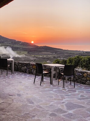 Se sirven cenas y cocina local 