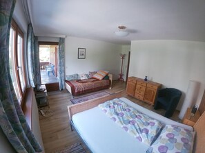 1 bedroom, premium bedding, down comforters, individually decorated - Haus Fink (Innsbruck)