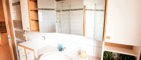 Family House | Bathroom sink
