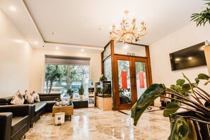 Flat-screen TV - Royal (Hanoi)