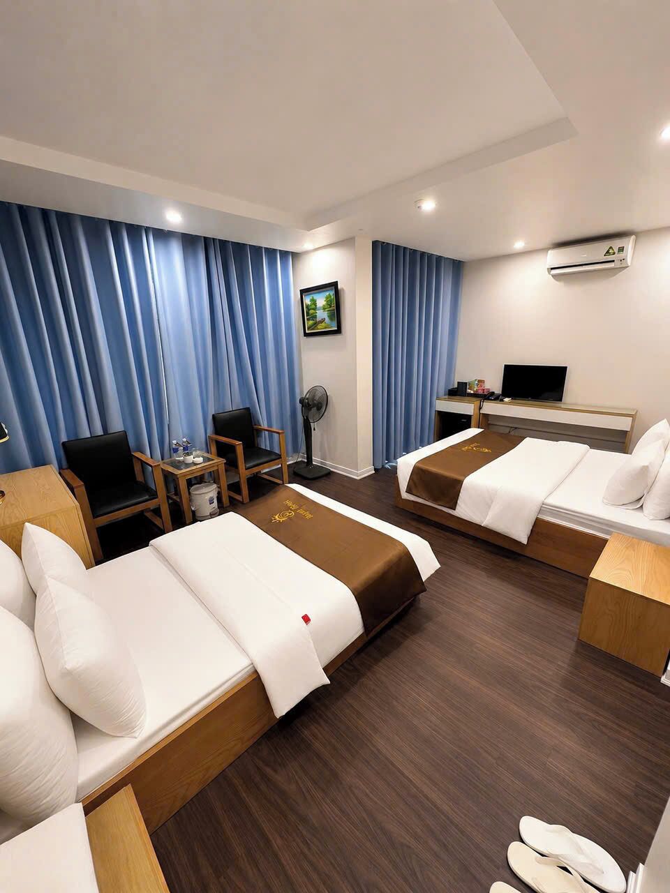 Family Triple Room | Living area | Flat-screen TV