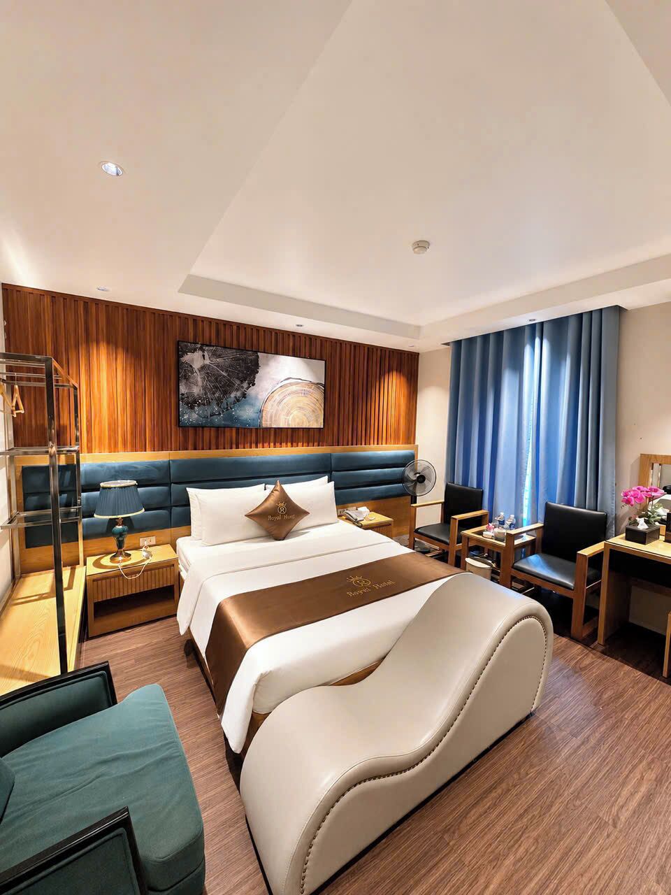 Executive Double Room | Living area | Flat-screen TV