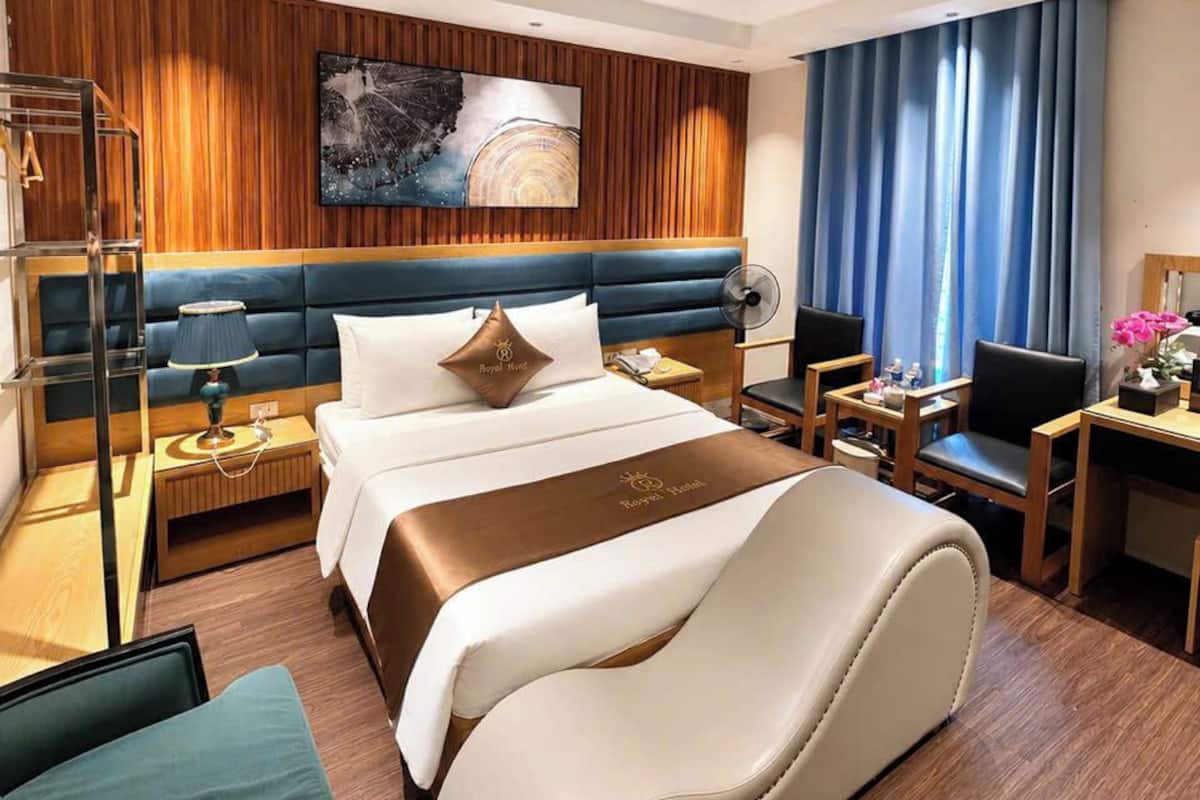 Executive Double Room | Living area | Flat-screen TV