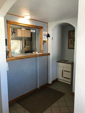 Lobby - Residential Inn - Extended Stay (Elkhart)