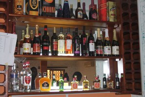 Bar (on property) - Ruby Kay Hotel (Accra)