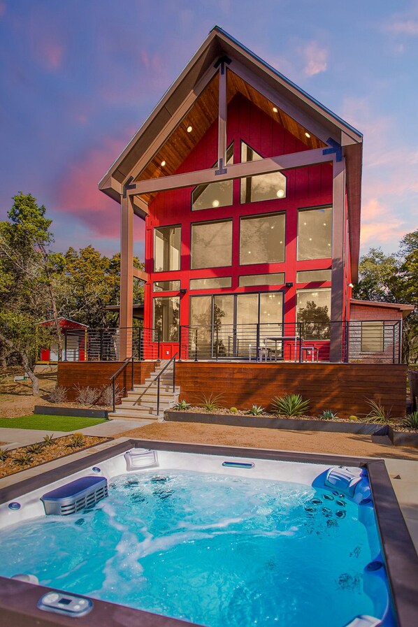 Outdoor spa tub