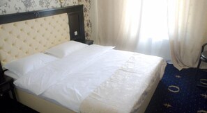 Comfort Double Room, 1 Queen Bed | 1 bedroom, minibar, desk, soundproofing