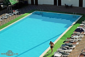Seasonal outdoor pool