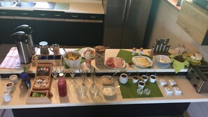 Free daily continental breakfast  - Elementos Eco Lodge (Pucón)