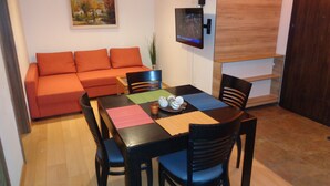 Apartment, 2 Schlafzimmer | Wohnzimmer