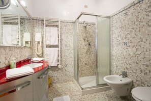 Doppia Superior | Bagno | Doccia, asciugamani