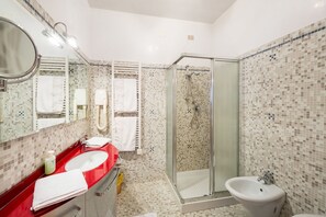 Dobbeltrom – superior | Bad | Dusj og håndklær