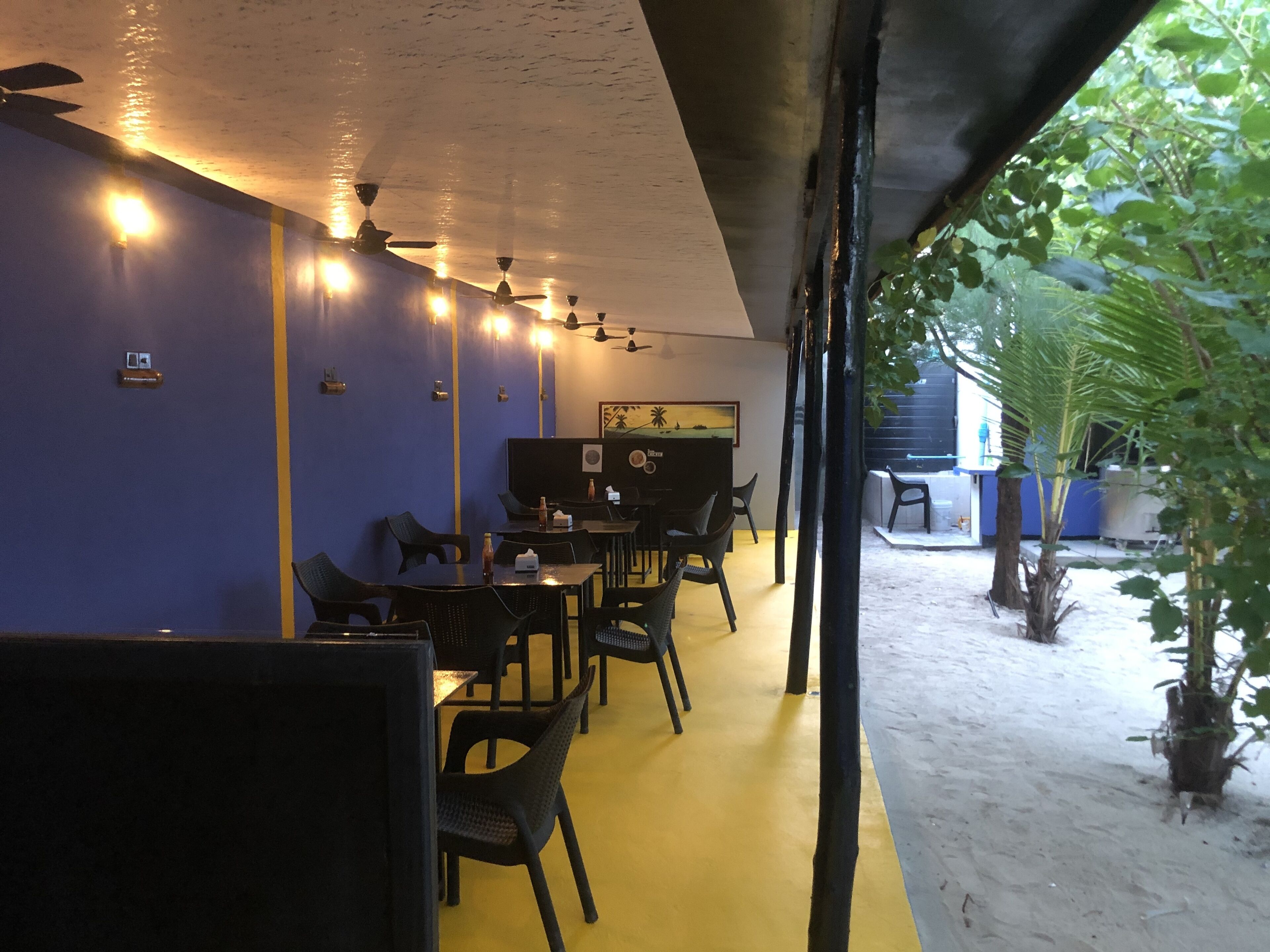 2 restaurants, international cuisine