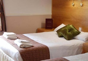 Double Room | Desk, bed sheets - Lampton Hotel (Bournemouth)